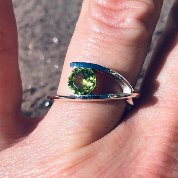 AUTHENTIC RING Peridot Sterling 7 1/2 - Picture 1 of 2